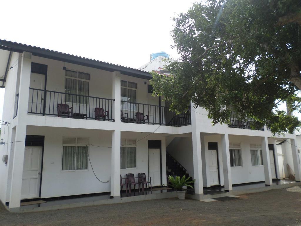 Romana Rest Kataragama Exteriör bild