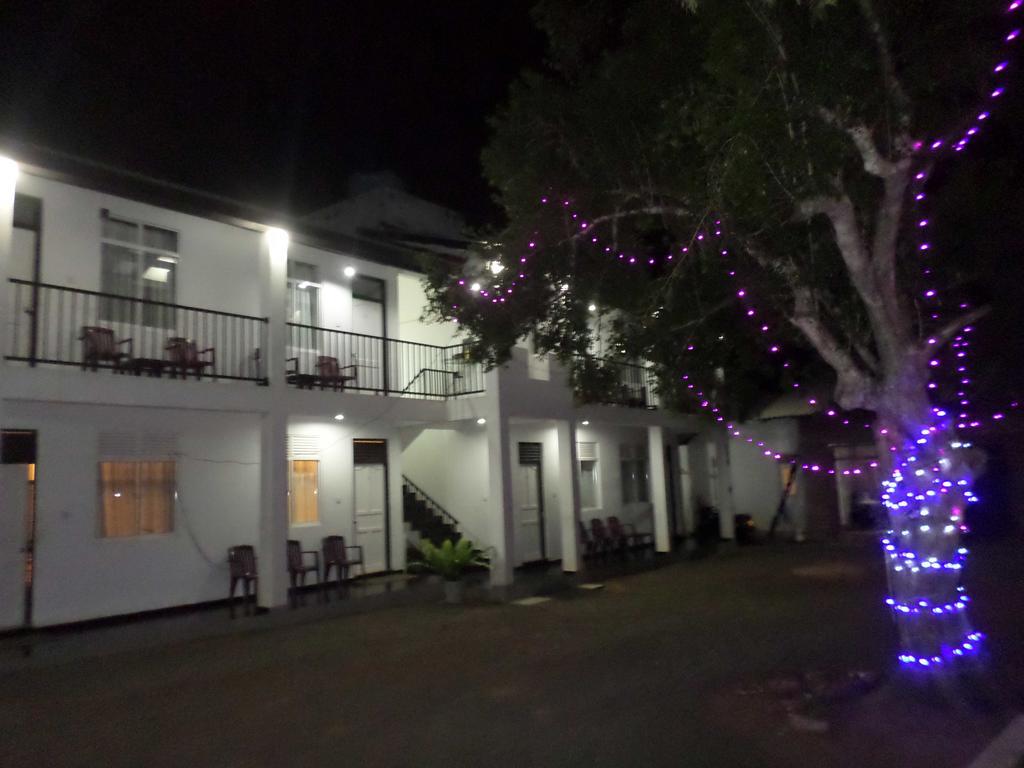 Romana Rest Kataragama Exteriör bild